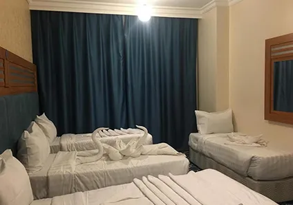 4 single bed in room