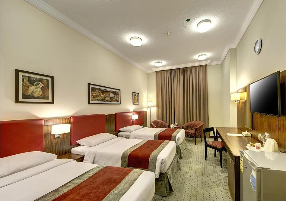 Hotel with 3 single beds