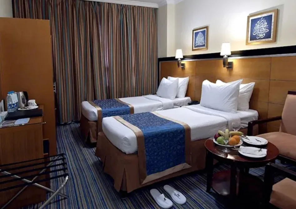 /media/umrah-images/2-single-beds-room.webp
