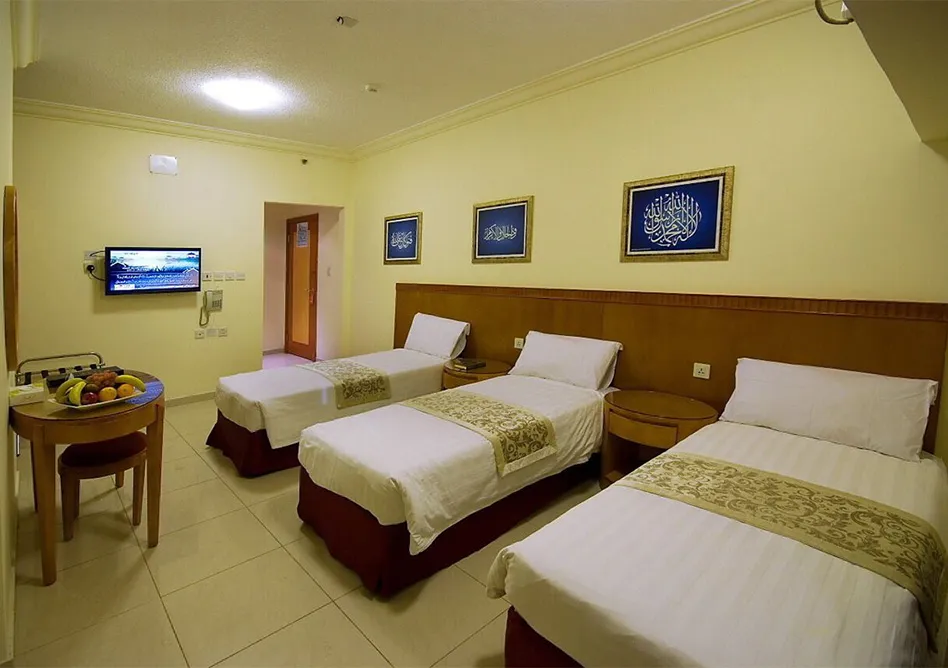 /media/umrah-images/3-single-beds.webp