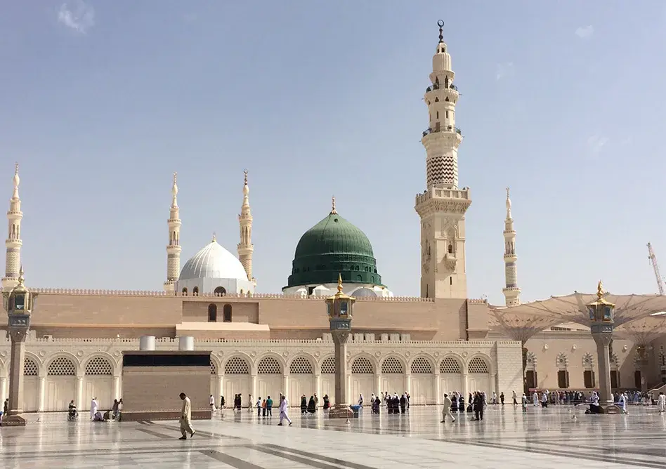 /media/umrah-images/al-masjid-al-nabawi-.webp
