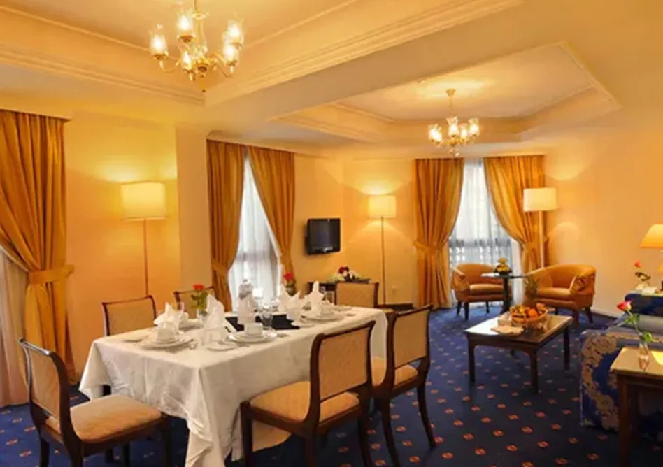 /media/umrah-images/dining%20-area.webp