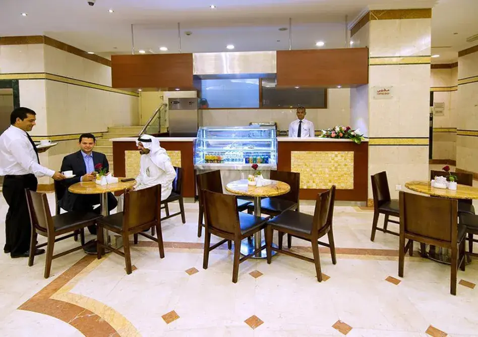 /media/umrah-images/dining-area%20%2825%29.webp