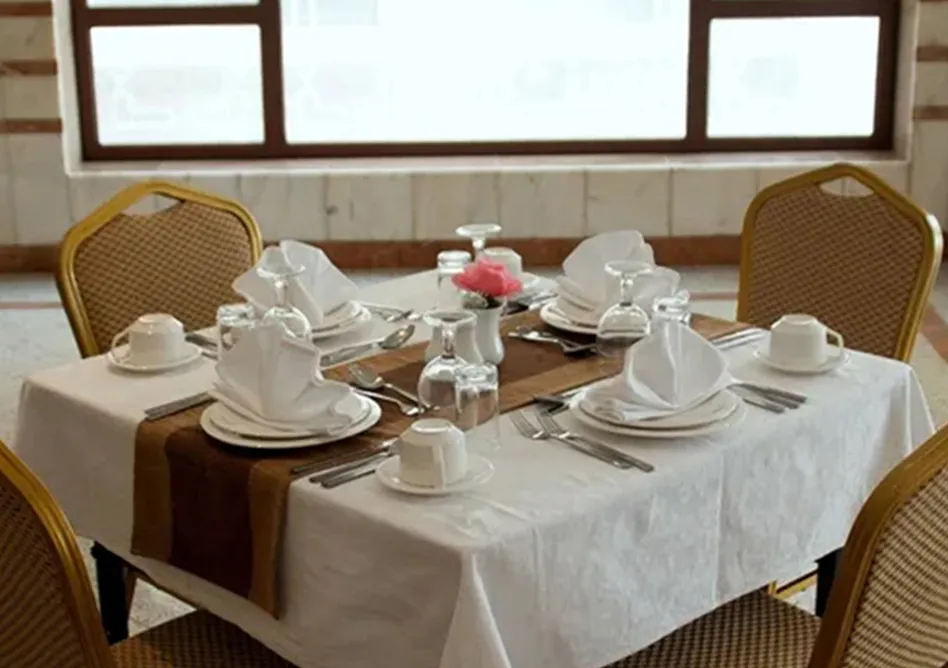 /media/umrah-images/dining-area.webp