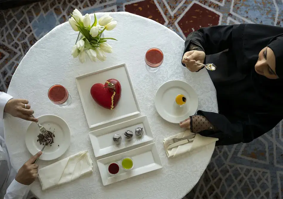 /media/umrah-images/dinning-table%20%282%29.webp