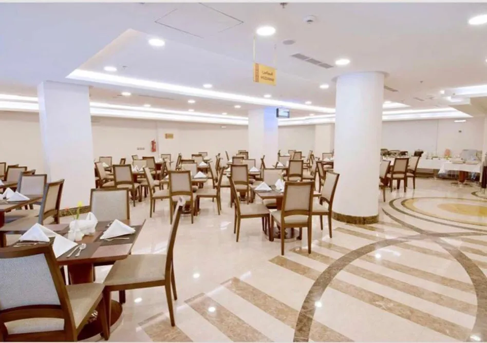 /media/umrah-images/dinning-tables%20%285%29.webp