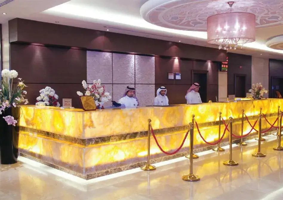 /media/umrah-images/front-desk%20%284%29.webp