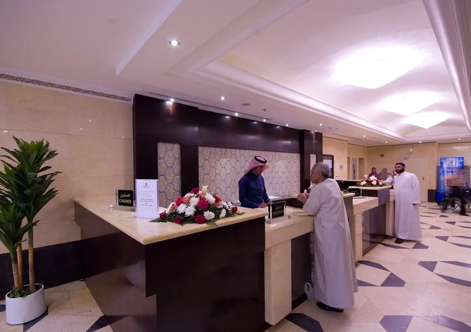 /media/umrah-images/front-desk%20%288%29.webp