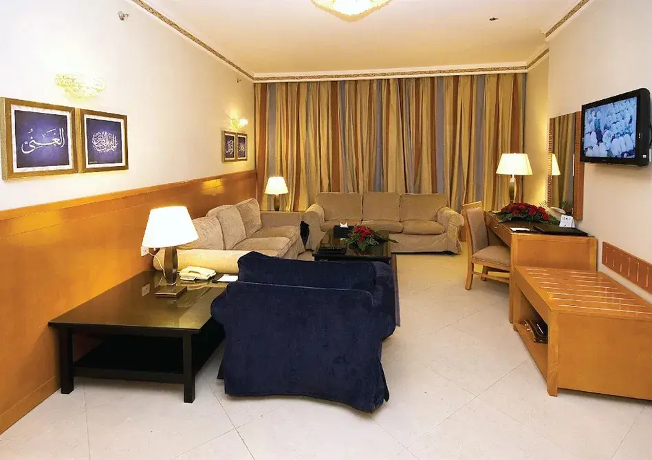 /media/umrah-images/living-room%20%281%29.webp