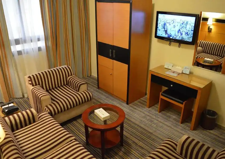 /media/umrah-images/living-room%20%282%29.webp