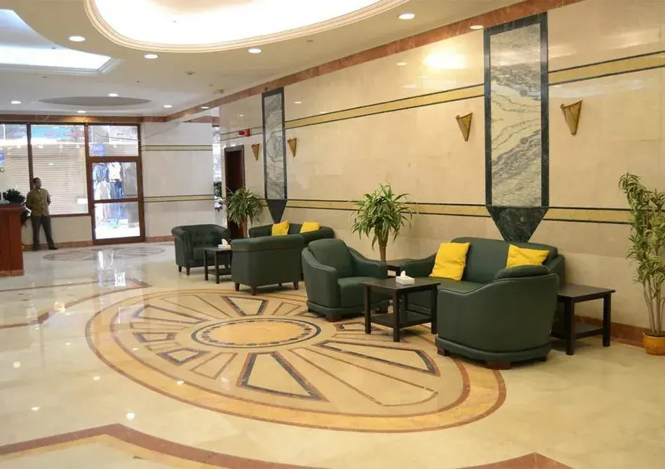 /media/umrah-images/lobby-area-.webp