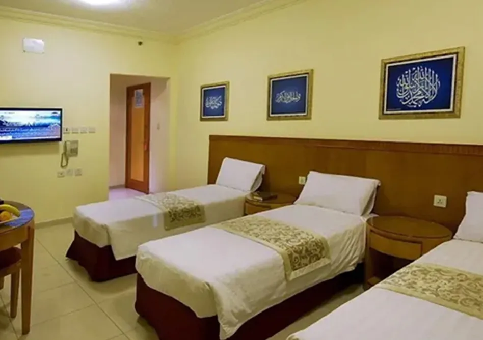 /media/umrah-images/room-with-3-single-beds%20%281%29.webp