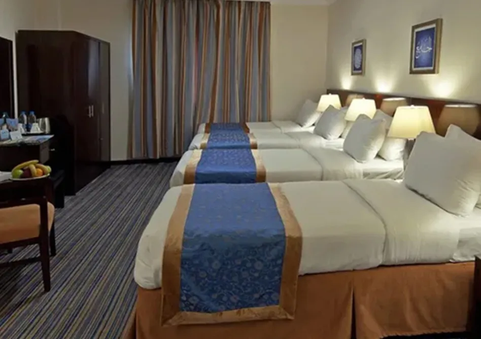 /media/umrah-images/room-with-4-single-beds%20%283%29.webp