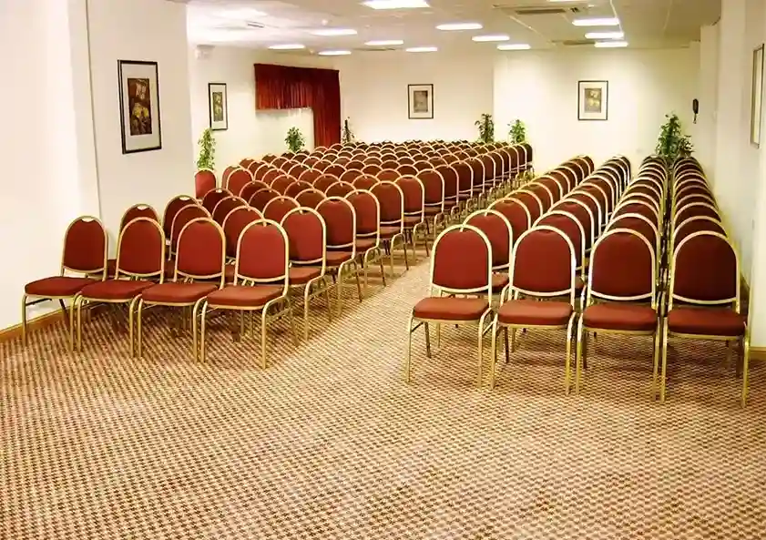 /media/umrah-images/sitting-area%20%2831%29.webp